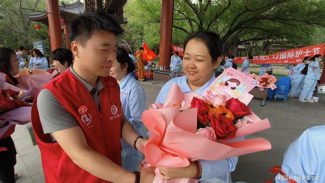 业致敬白衣天使凝聚社会温情pg电子游戏网站沈阳爱心企(图2)