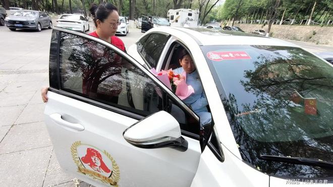 业致敬白衣天使凝聚社会温情pg电子游戏网站沈阳爱心企(图4)