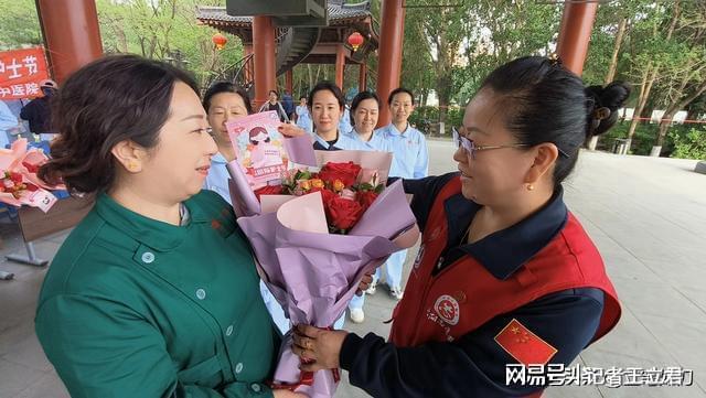 业致敬白衣天使凝聚社会温情pg电子游戏网站沈阳爱心企(图5)